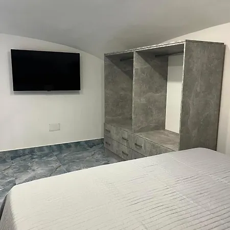 Aurora House 2 * Napoli